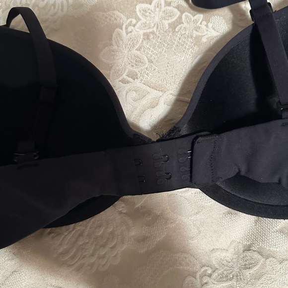 SKIMS 32C T-Shirt Bra in Onyx - Picture 6 of 6